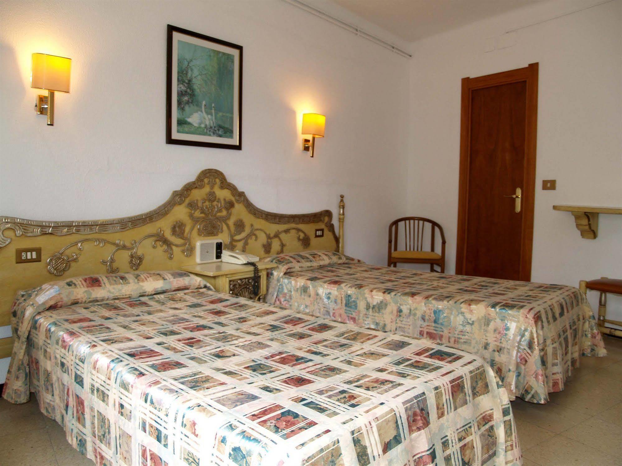 Hotel Hostal del Sol Sant Feliu de Guíxols Esterno foto