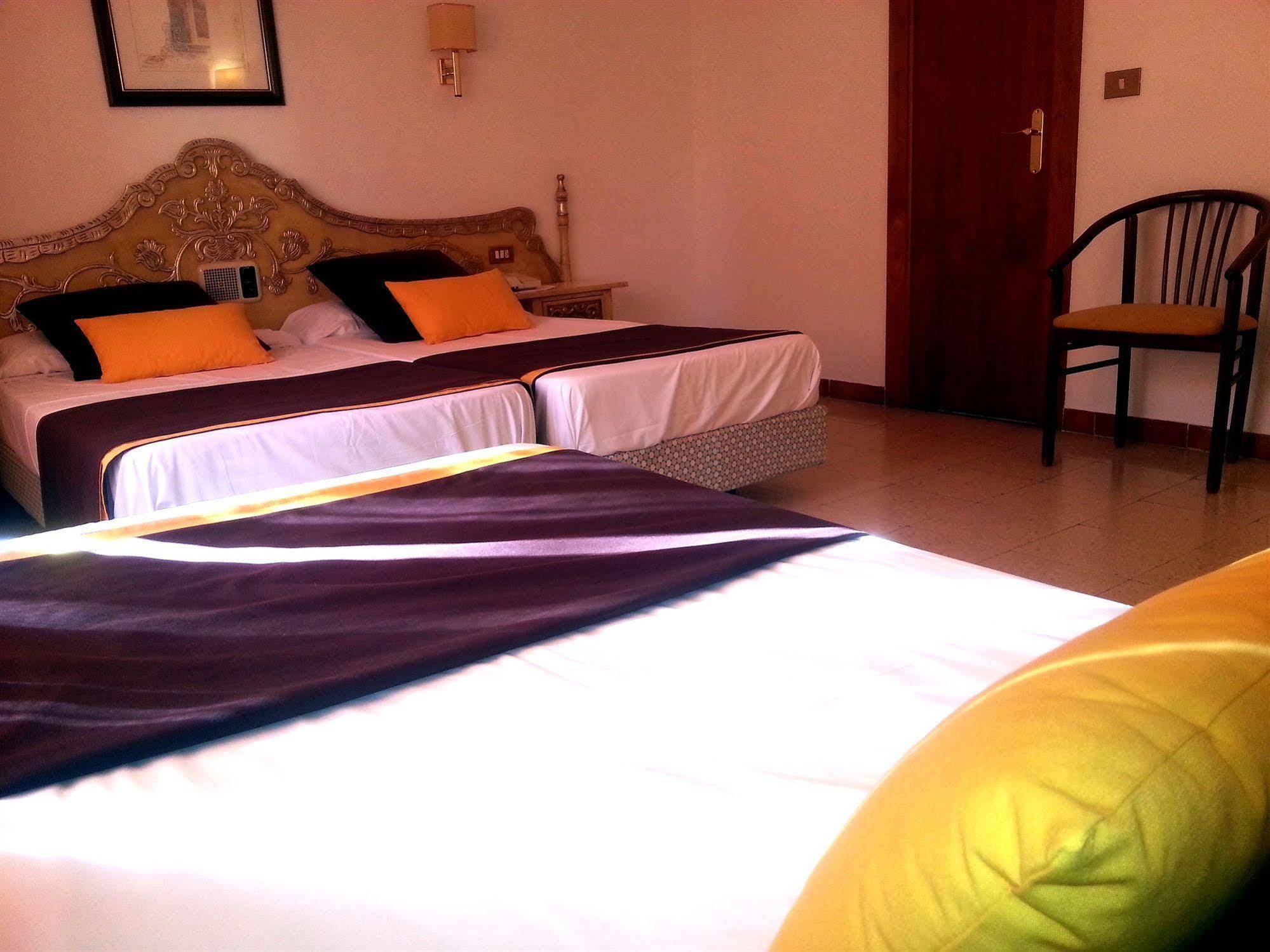 Hotel Hostal del Sol Sant Feliu de Guíxols Esterno foto