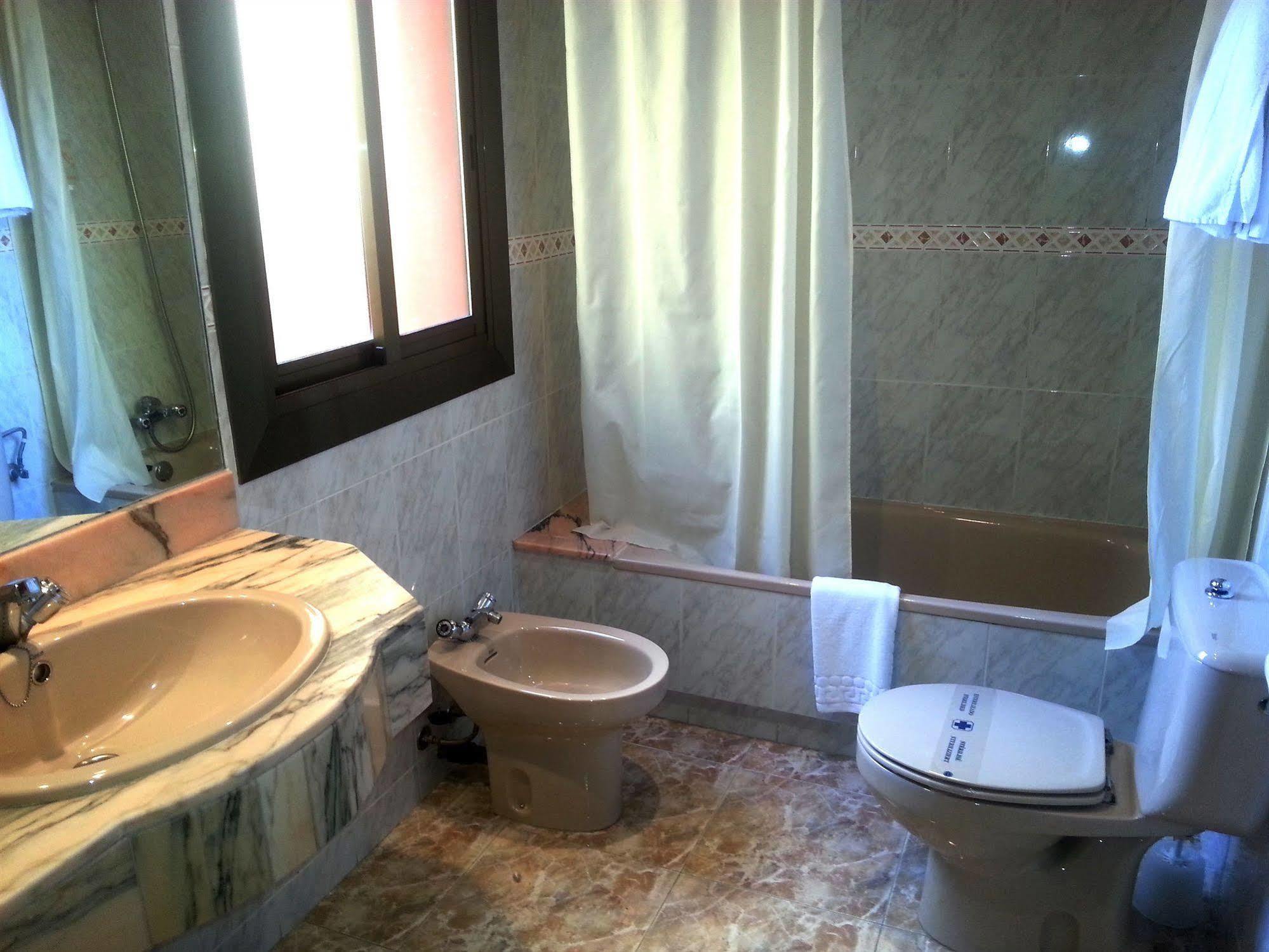 Hotel Hostal del Sol Sant Feliu de Guíxols Esterno foto